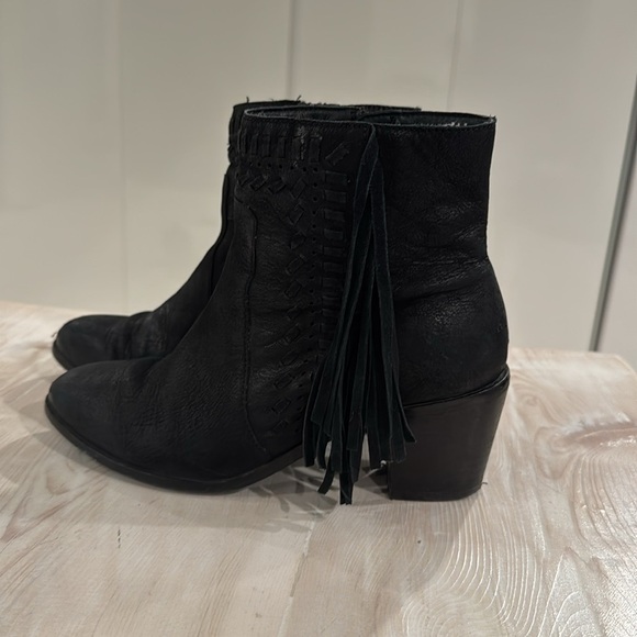 MÍA black fringe bootie - Picture 6 of 13